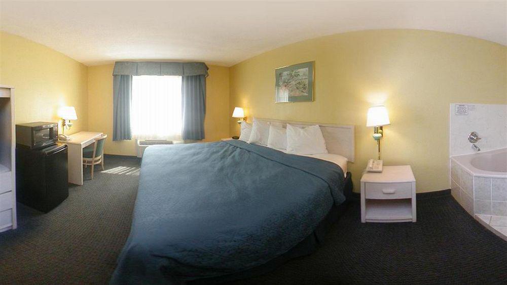 Quality Inn & Suites Grand Prairie Exterior foto